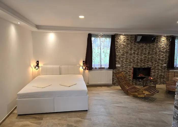 Neznasovy Restaurant - - Wellness - Sauna - Maison d'hôtes Vrhavec